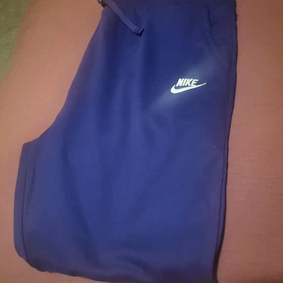 Nike Sweatsuit (Set) - Picture 3 of 3